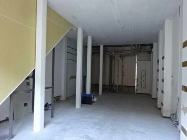 成城学園前のスケルトン物件の内装