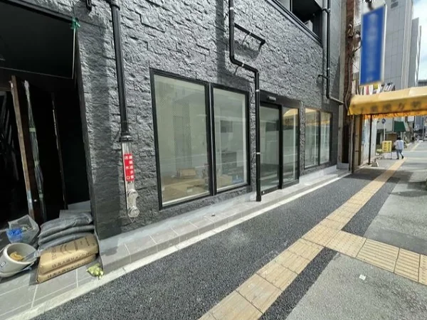 千葉中央の事務所仕様物件のエントランス