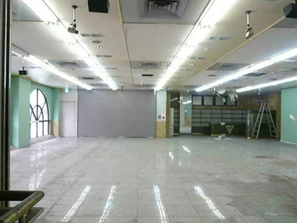 伊勢佐木長者町のスケルトン店舗物件の内装