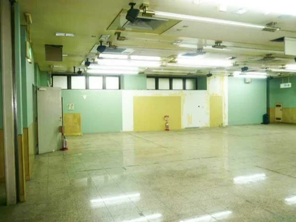 伊勢佐木長者町のスケルトン店舗物件の内装