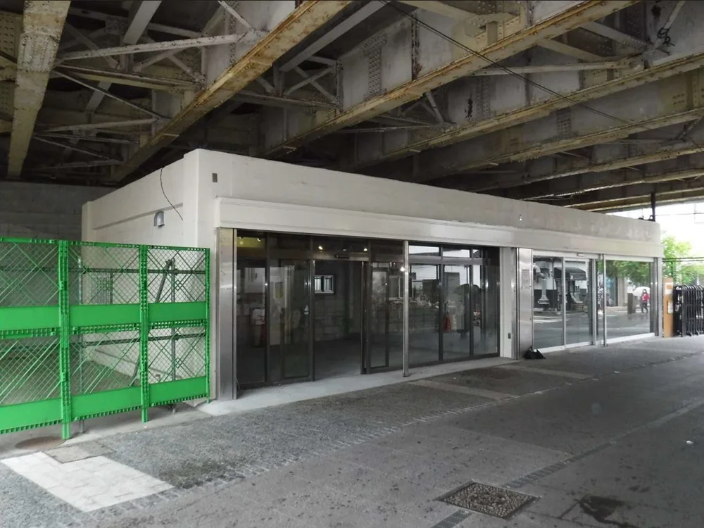 貸店舗(スケルトン)の外観