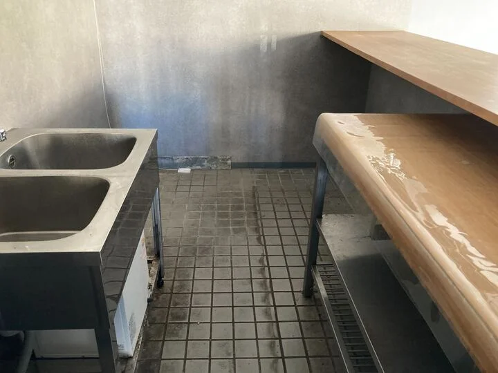 西川口の物販居抜きの内装