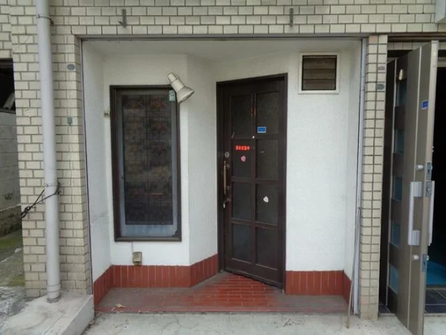 白楽の居抜き店舗のエントランス