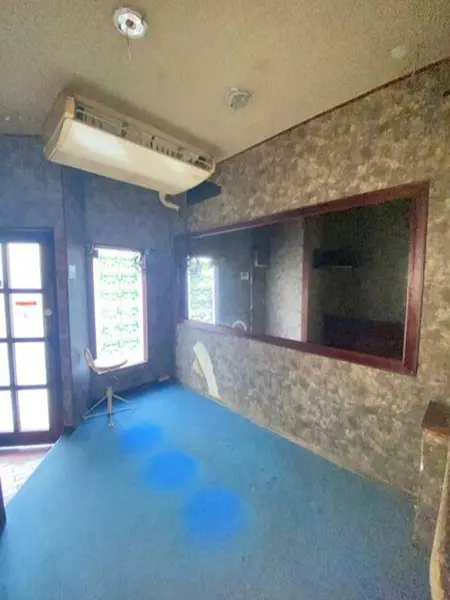 白楽のスナック・パブ居抜きの内装