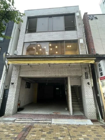 貸店舗(スケルトン)の外観