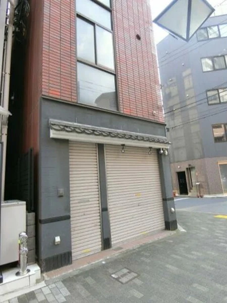 錦糸町の事務所仕様物件のエントランス