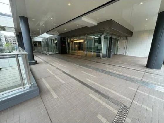 貸店舗(スケルトン)の外観