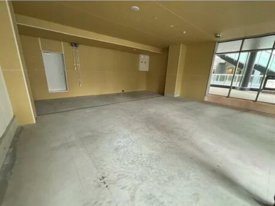 大宮のスケルトン店舗物件の内装