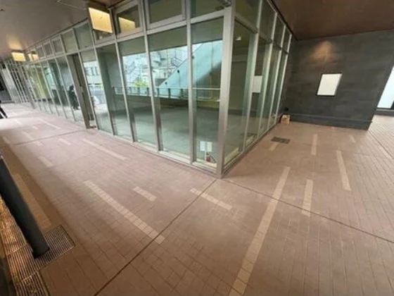 貸店舗(スケルトン)の外観