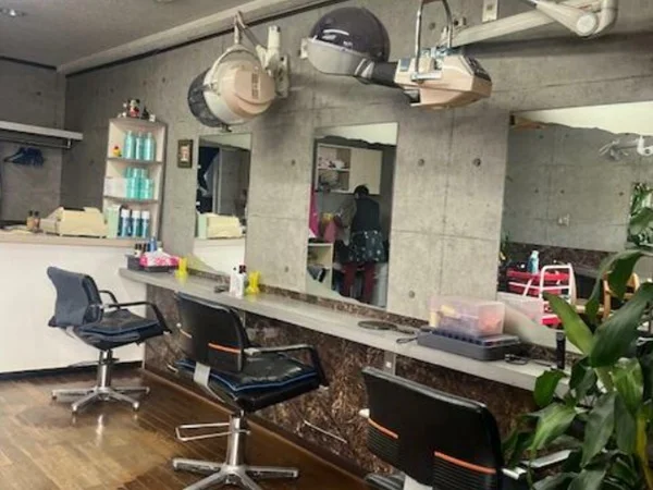 美容室・理容室の居抜き物件の内装