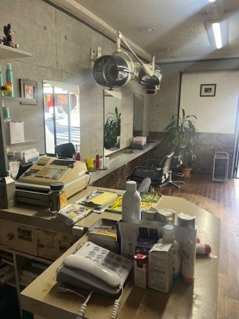 美容室・理容室の居抜き物件の内装