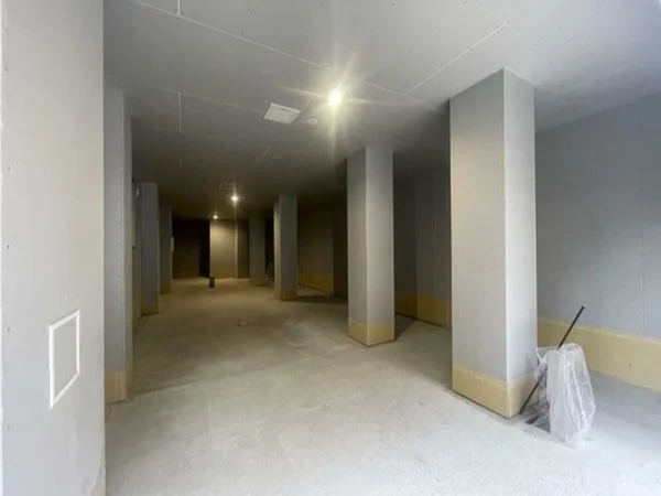 本郷三丁目のスケルトン店舗物件の内装