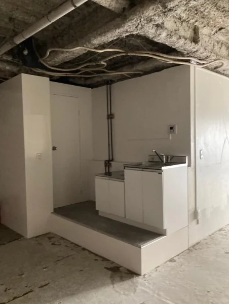 貸店舗(スケルトン)の内装