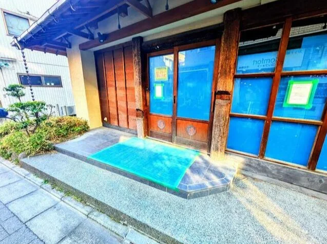 西大島のスケルトン店舗物件のエントランス