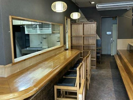 県立大学の居酒屋居抜きの内装