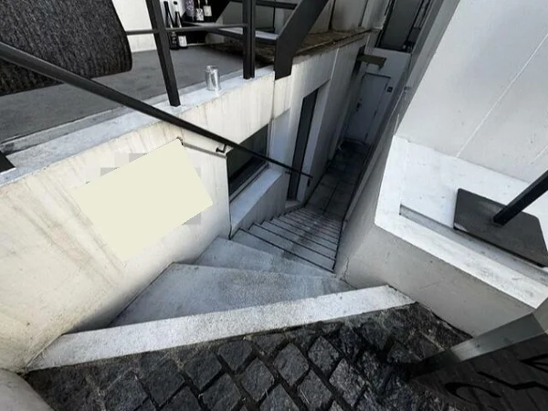 代官山の居酒屋居抜きのエントランス