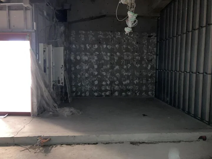 町田のスケルトン店舗物件の内装