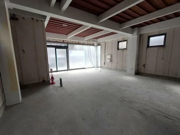 貸店舗(スケルトン)の内装