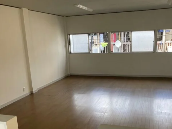 七里の事務所仕様店舗物件の内装