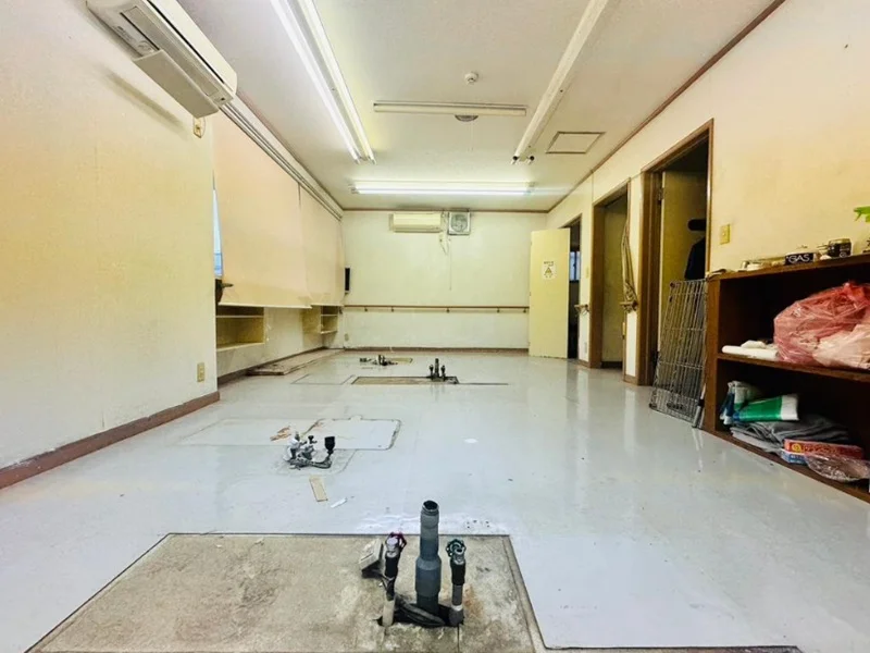 一橋学園の居抜き店舗の内装