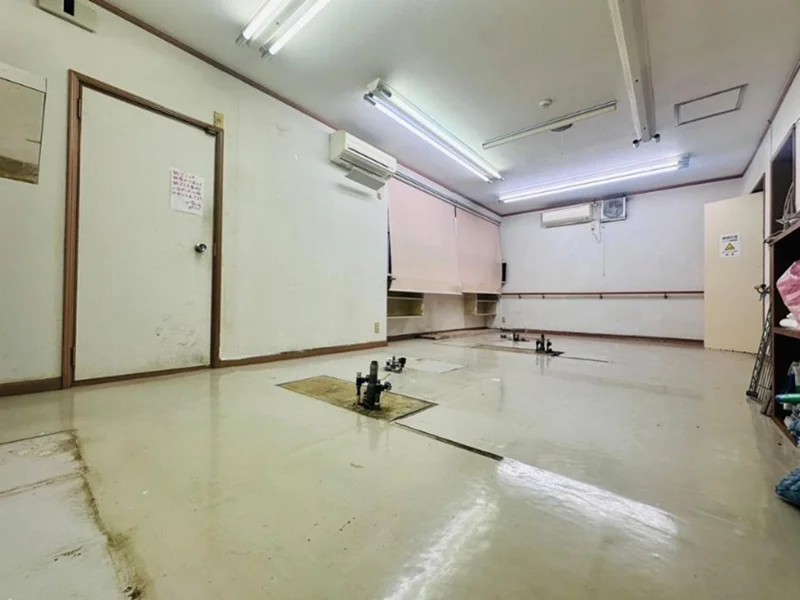 一橋学園の医院居抜きの内装