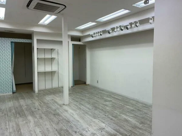 物販の居抜き物件の内装