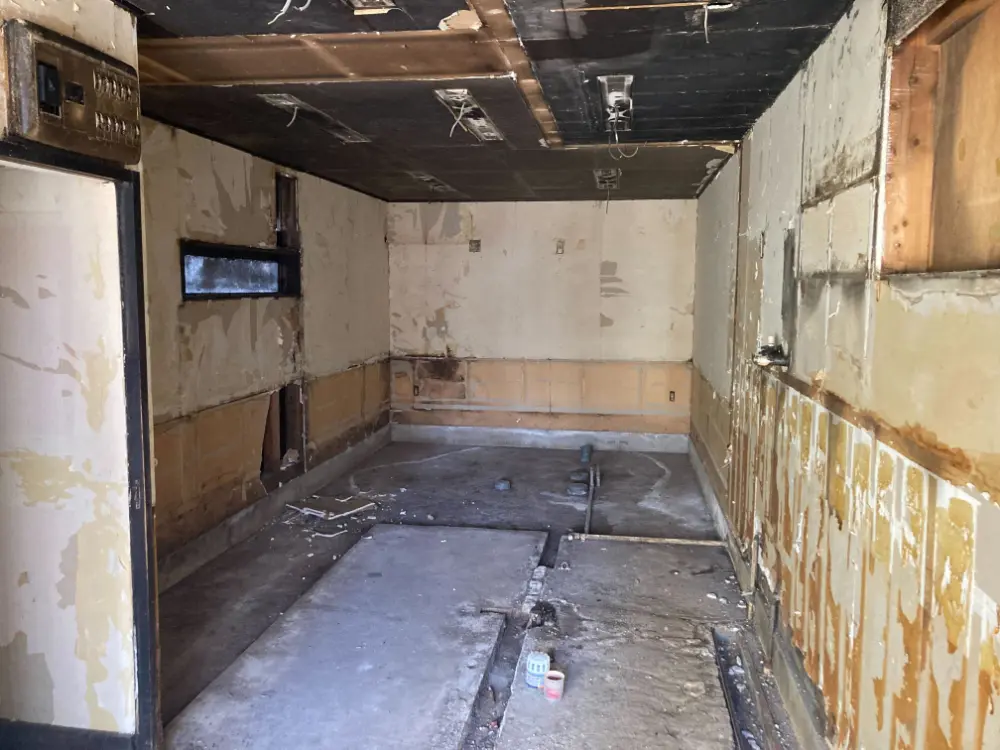 上福岡のスケルトン店舗物件の内装