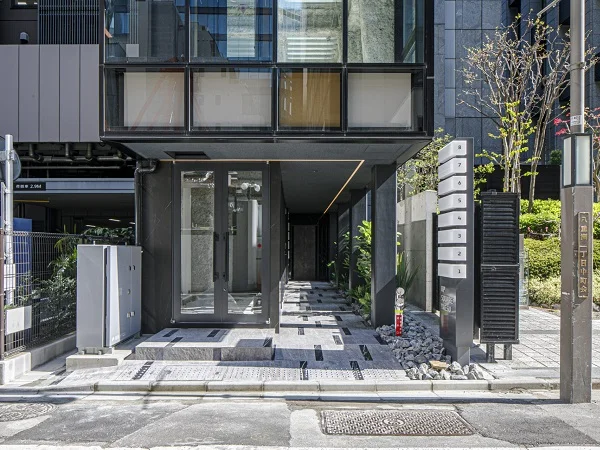 日本橋のスケルトン店舗物件の外観