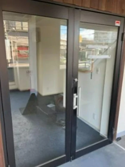 貸店舗(事務所仕様)のエントランス