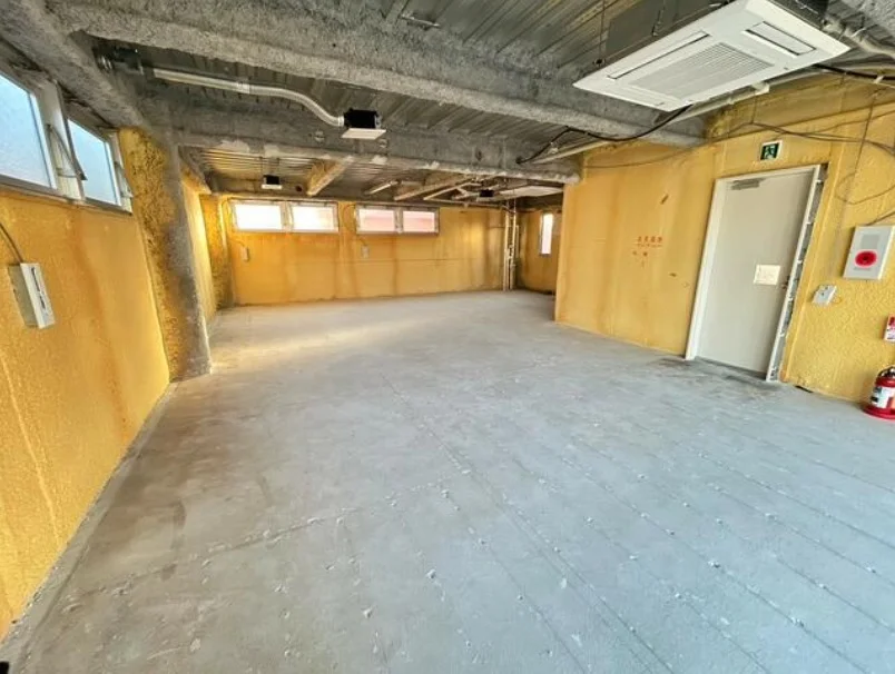 北綾瀬のスケルトン店舗物件の内装