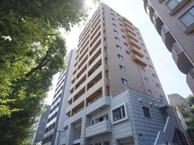 白金台のスケルトン店舗物件の外観