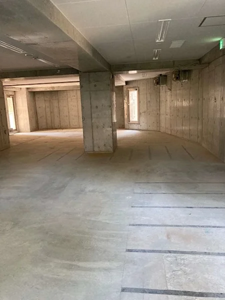 白金台のスケルトン店舗物件の内装