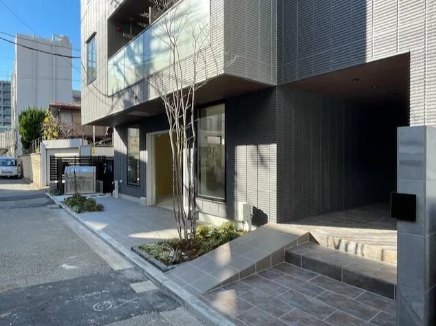 京急新子安のスケルトン店舗物件の外観