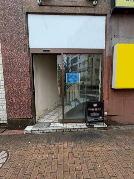 大森のスケルトン店舗物件のエントランス