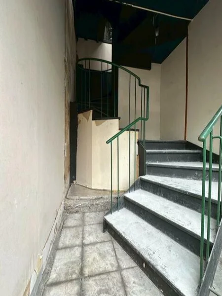 大森のスケルトン物件のエントランス