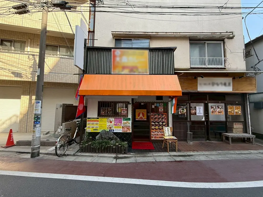 インド・ネパール料理の居抜き物件のエントランス