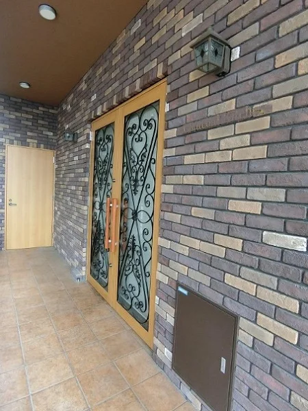 新井薬師前のビストロ・洋食居抜きのエントランス