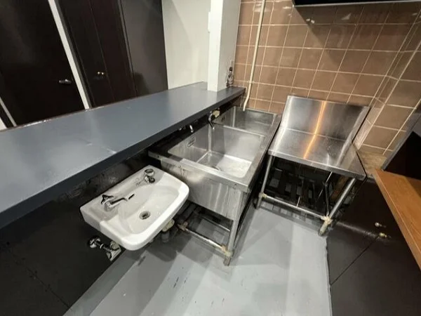 スナック・パブの居抜き物件の厨房