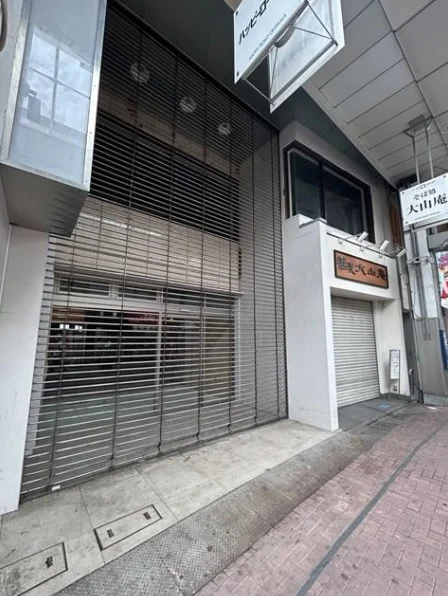 貸店舗(スケルトン)の外観