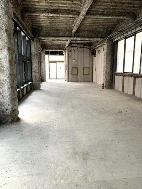 町田のスケルトン店舗物件の内装