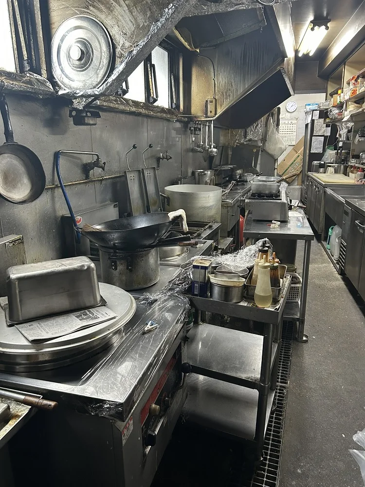 中華料理の居抜き物件の厨房