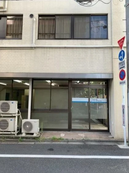 本郷三丁目の事務所仕様物件のエントランス