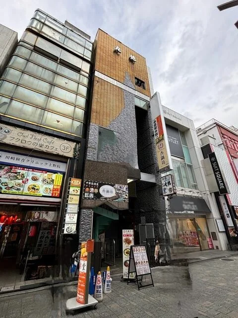 御徒町のスケルトン店舗物件の外観