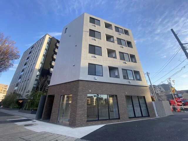 東北沢のスケルトン店舗物件の外観