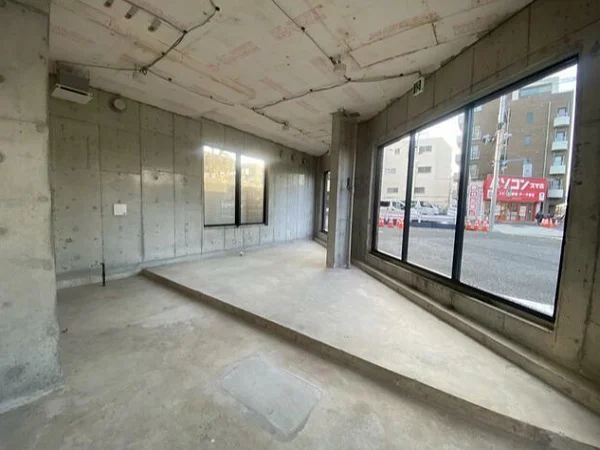 東北沢のスケルトン店舗物件の内装