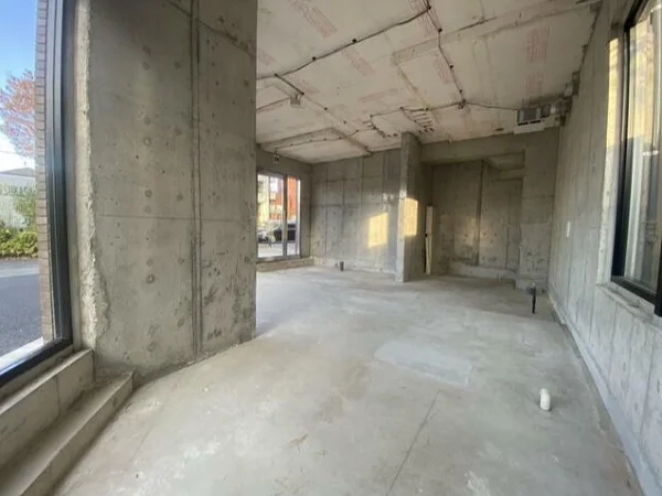 東北沢のスケルトン物件の内装