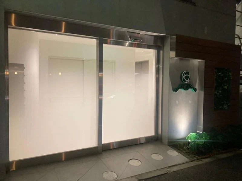 貸店舗(スケルトン)のエントランス