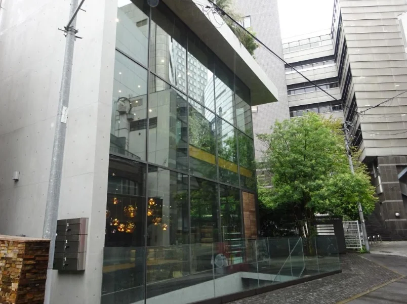 外苑前の美容室・理容室居抜きの外観