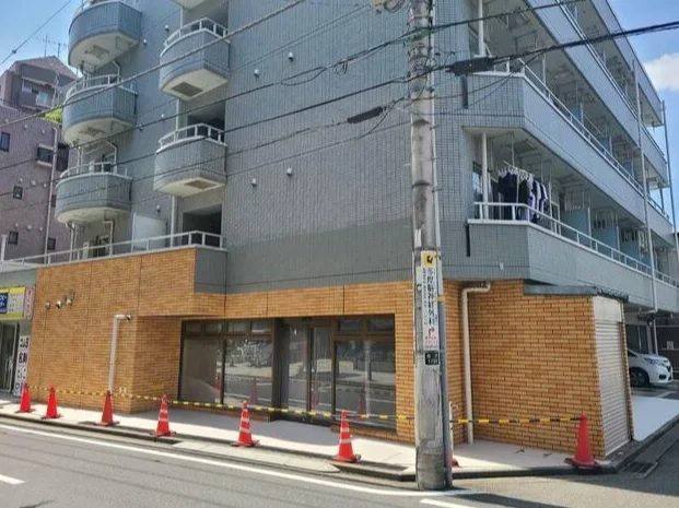 向ヶ丘遊園のスケルトン店舗物件の外観