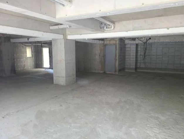 向ヶ丘遊園のスケルトン物件の内装